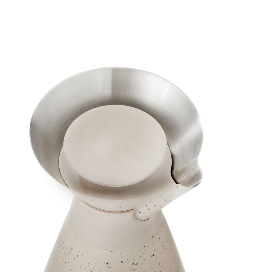 new-standard-carafe-a7 WebPDP-33oz_New_Standard_Carafe_Desert_Tan_Speckle_Studio__CAR1SVOS224_45_Lid_On.jpg
